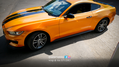 Oracal 970 Mandarin pe Mustang + dungi negre capote si plafon
