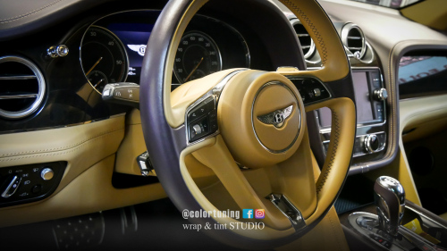 interior bentley bentayaga