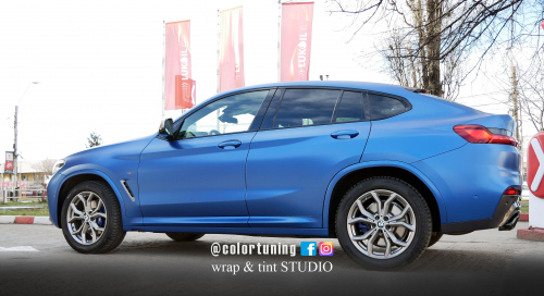 vedere laterata BMW X4  blue Avery