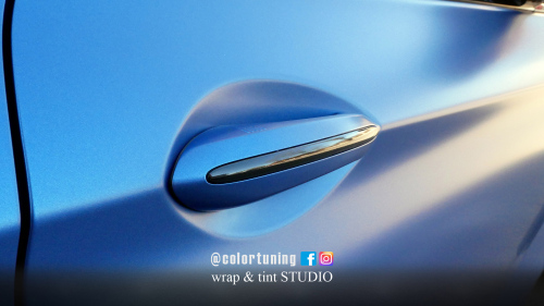 door handle close details