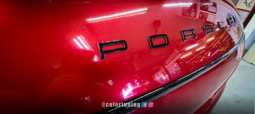 close up sigla porsche 