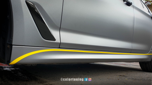 Accent de culoare galbena realizate la comanda