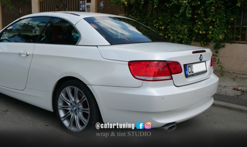 autocolant alb metalizat bmw