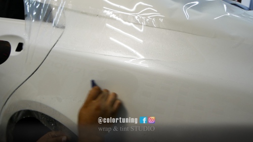 aplicarea folie se realizeaza folosind un gel recomandat de producator